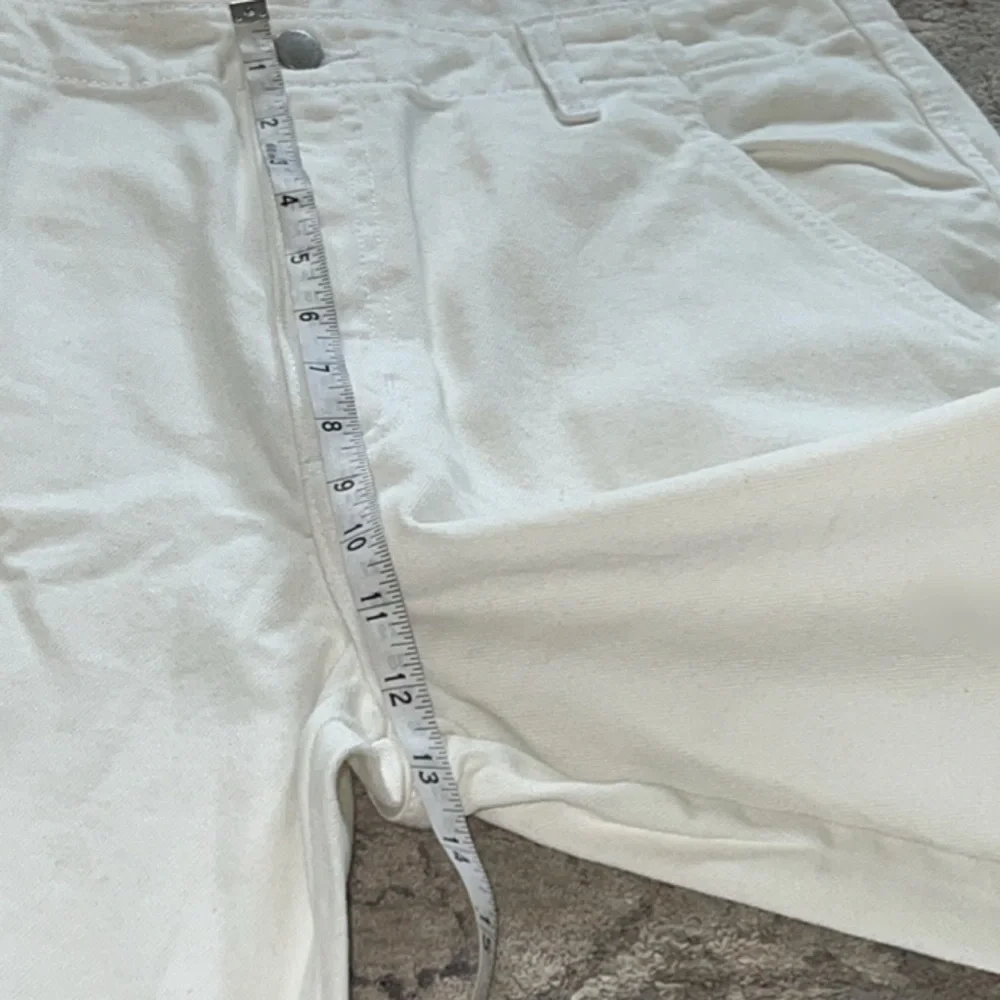 Universal Thread NWT White Cargo Pants, Boyfriend Fit 18" waist - Picture 7 of 7